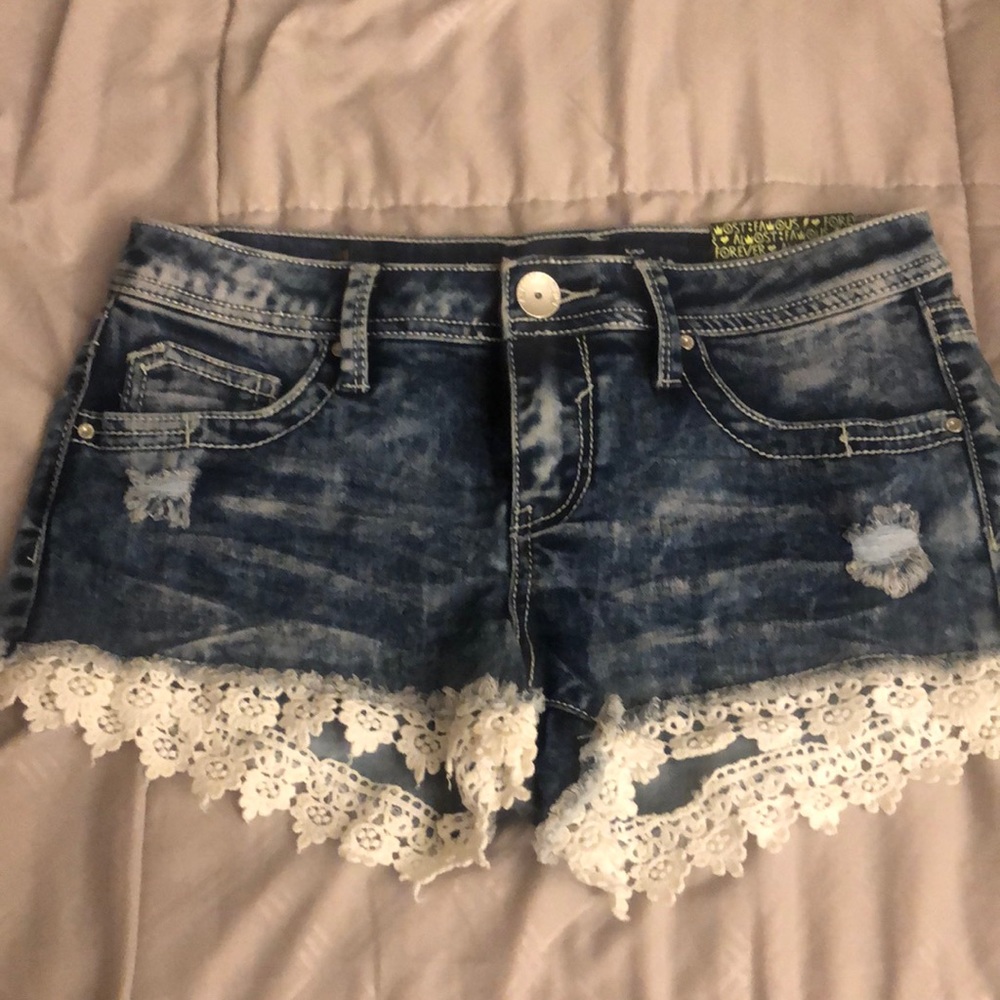 Almost Famous size 5 jean shorts